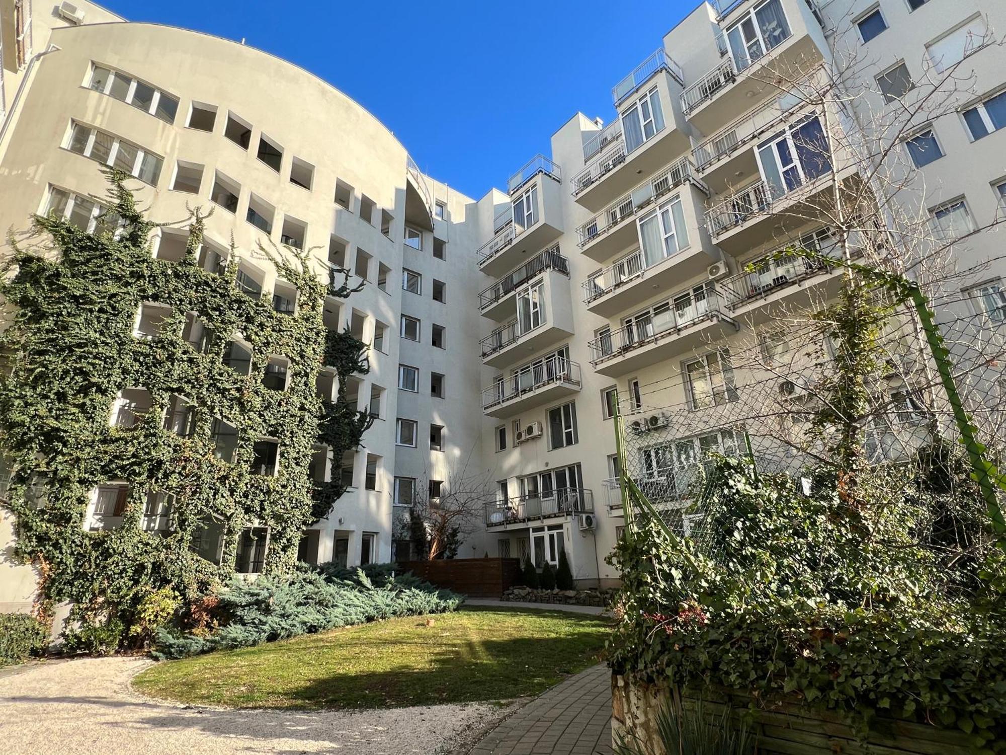 Acacia Aparhotel-Near New York Cafe Budapest Exterior photo