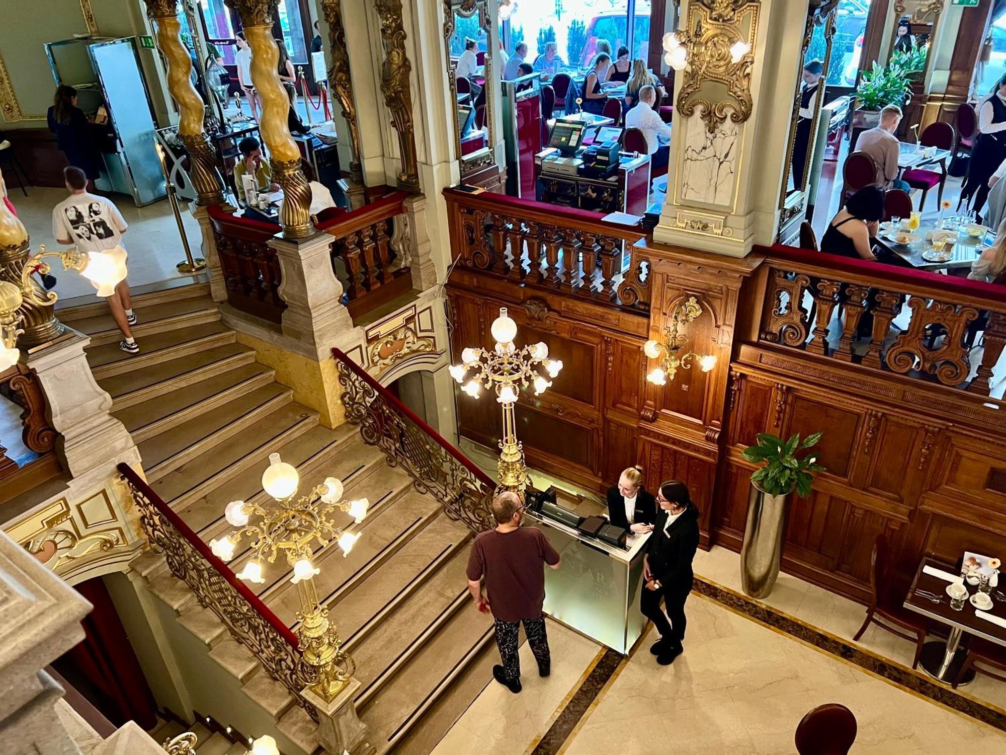 Acacia Aparhotel-Near New York Cafe Budapest Exterior photo